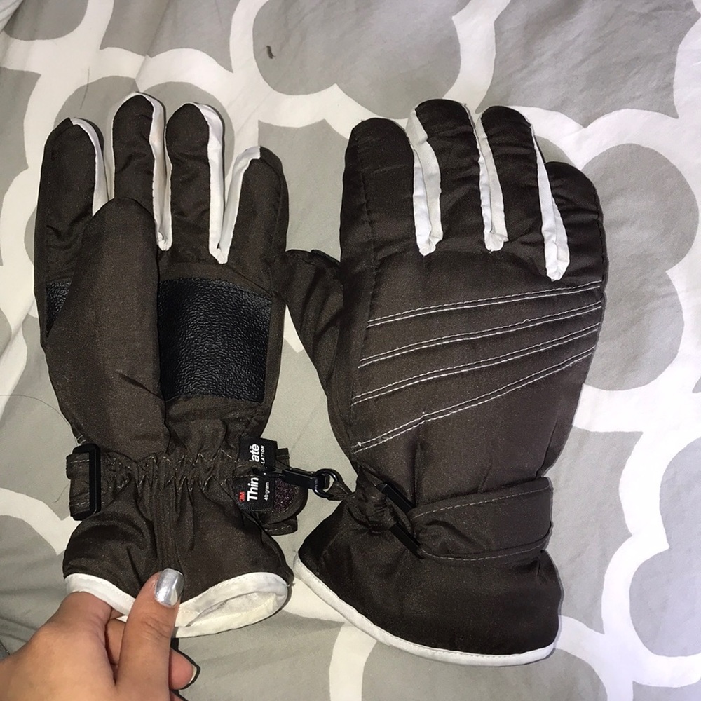 Brown gloves